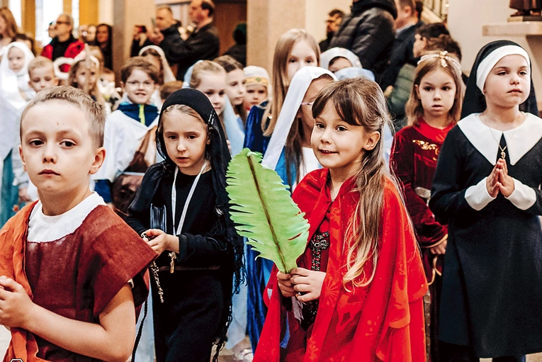 Pochód jest już tradycją w parafii Matki Bożej Różańcowej.