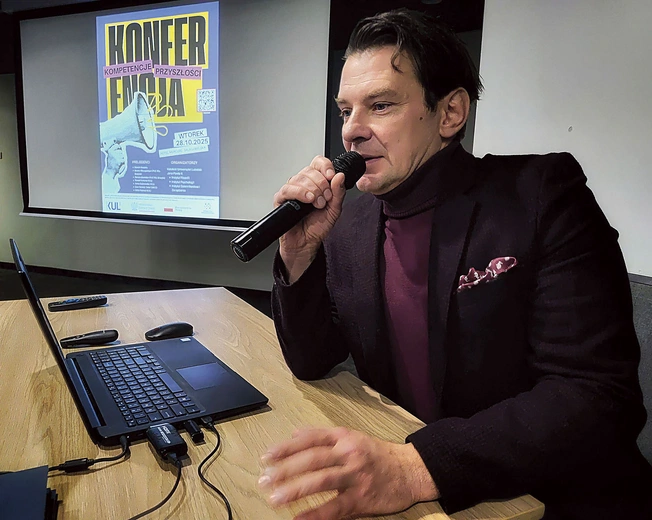 Marcin Kwaśny podkreślał konieczność krytycznego podejścia do technologii. 