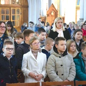 Uczniowie wraz z nauczycielami modlili się w radomskiej katedrze. 
