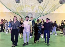 Wydarzenie rozpoczął polonez, który zatańczyli wolontariusze, opiekunowie i zaproszeni goście.