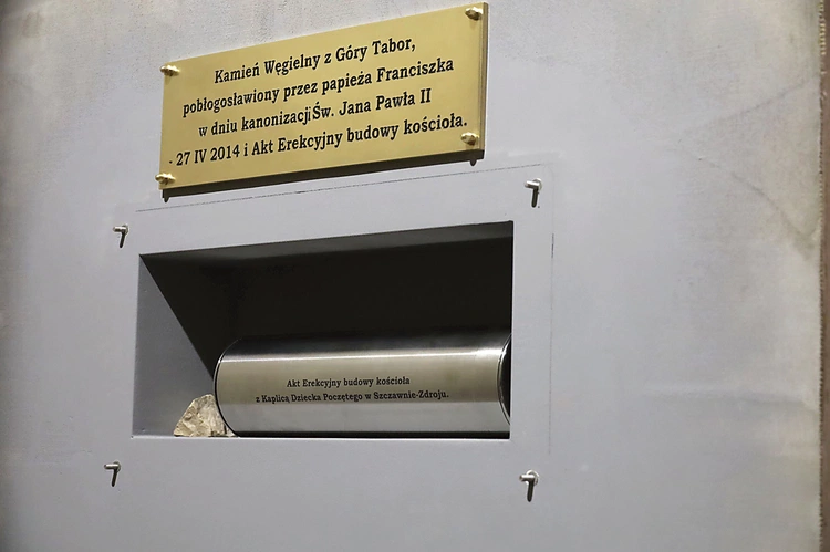 Kaplica stanowi część powstającego kompleksu świątynnego.