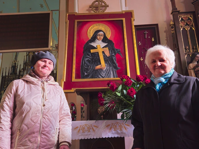 – Od 2012 roku odprawiane  są tu nabożeństwa do św. Rity – przypominają Jolanta Widło (z lewej)  i Rozalia Miernikowska. 