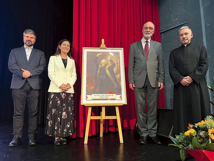Agnieszka Czyż-Mańkowska, prezes Kościelnej Fundacji Dobroczynnej ks. Piotra Skargi dla Ubogich w Grójcu, i ks. Zbigniew Stefaniak, proboszcz parafii św. Mikołaja w Grójcu, zabiegają o pamięć o ks. Skardze. 27 października zaprosili prof. Andrzeja Nowaka, który wygłosił wykład „Sługa Boży ksiądz Piotr Skarga – orędownik polskiej sprawy, wczoraj i dziś”.  