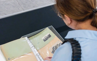 Kolekcja Andrzeja Nitscha to nie tylko materiał wizualny, ale przede wszystkim poruszające świadectwo strat wojennych Warszawy i niezłomnej siły jej odrodzenia.