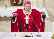 Metropolita wrocławski przypomina, co jest dla nas źródłem odwagi w wyznawaniu wiary.