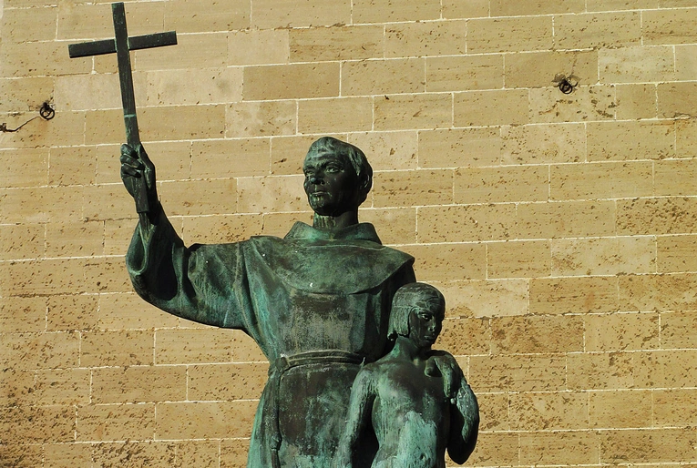 “Nie mówią prawdy”. Kontrowersje wokół zniszczenia pomnika św. Junipero Serry