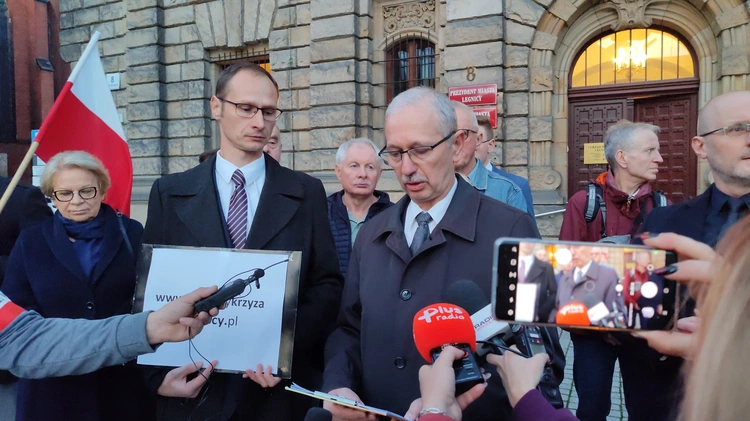 Chcą krzyża w sali obrad