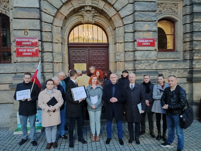 Chcą krzyża w sali obrad
