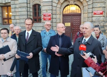 Ordo Iuris broni krzyża