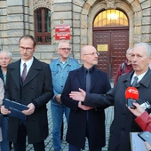 Ordo Iuris broni krzyża