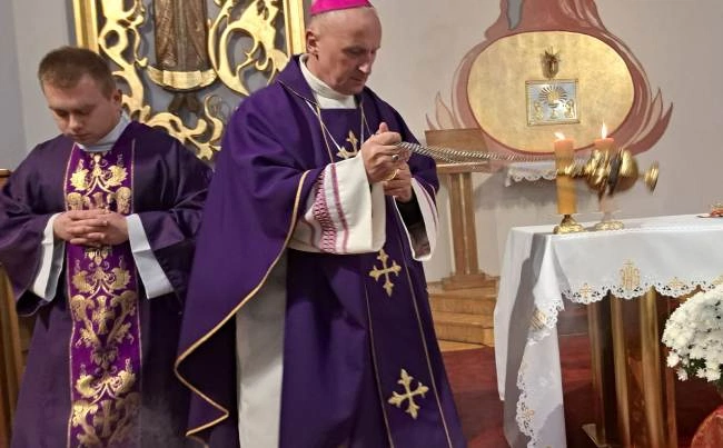 Modlitwa wspólnoty WSD w Radomiu za zmarłych duchownych 