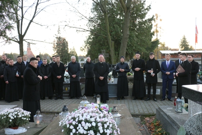 Modlitwa wspólnoty WSD w Radomiu za zmarłych duchownych 