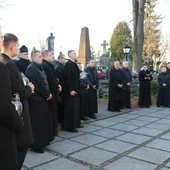 Modlitwa wspólnoty WSD w Radomiu za zmarłych duchownych 