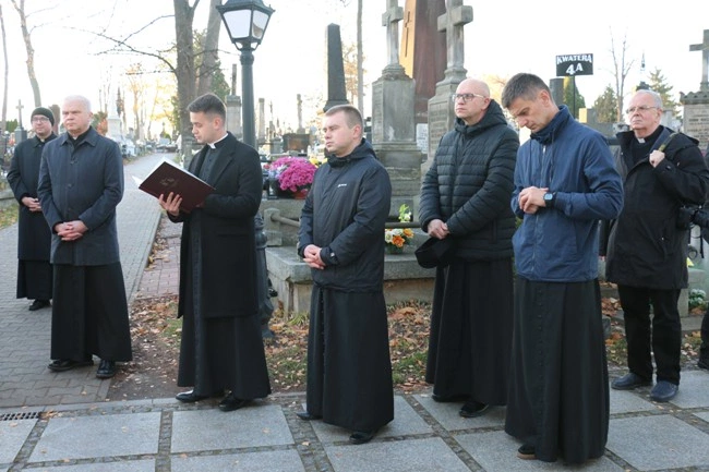 Modlitwa wspólnoty WSD w Radomiu za zmarłych duchownych 