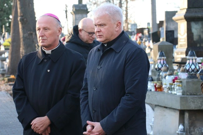 Modlitwa wspólnoty WSD w Radomiu za zmarłych duchownych 