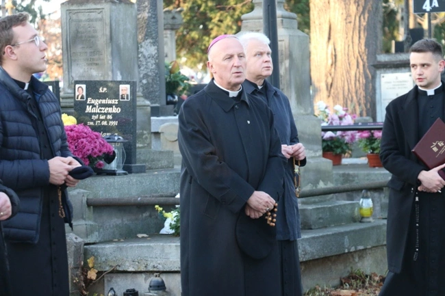 Modlitwa wspólnoty WSD w Radomiu za zmarłych duchownych 