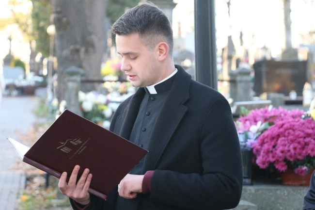 Modlitwa wspólnoty WSD w Radomiu za zmarłych duchownych 