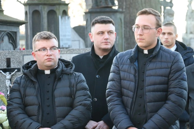 Modlitwa wspólnoty WSD w Radomiu za zmarłych duchownych 