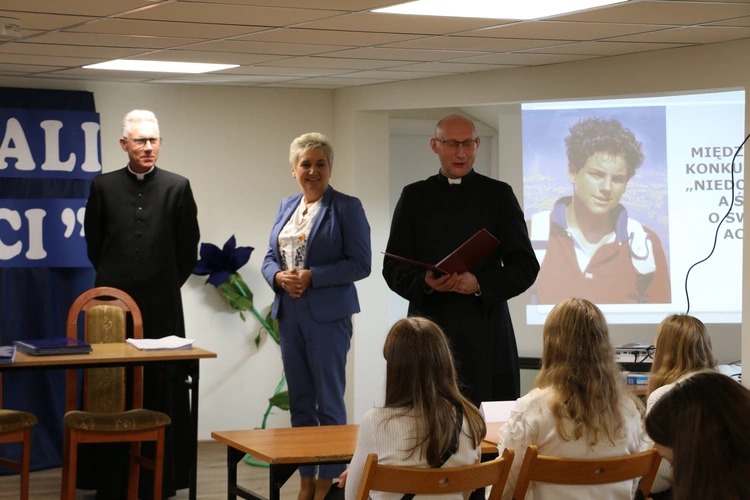 Płońsk. Konkurs "Niedoskonali, a święci" 