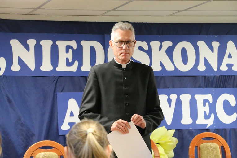 Płońsk. Konkurs "Niedoskonali, a święci" 