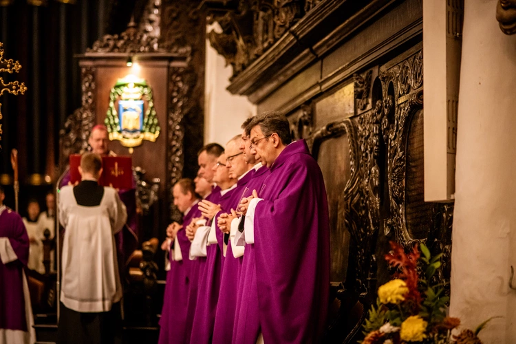 Msza św. za zmarłe duchowieństwo 2025