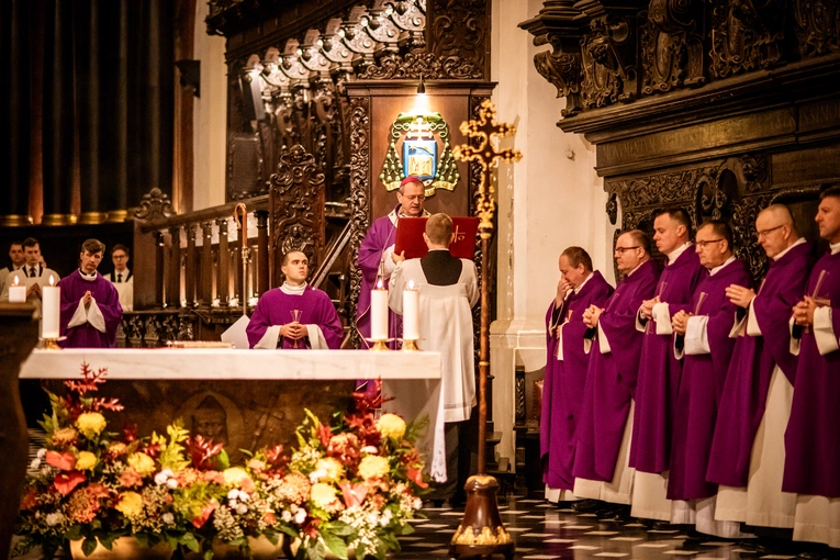 Msza św. za zmarłe duchowieństwo 2025