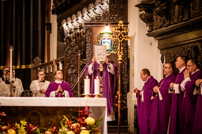 Msza św. za zmarłe duchowieństwo 2025