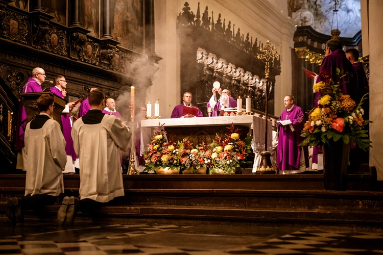 Msza św. za zmarłe duchowieństwo 2025