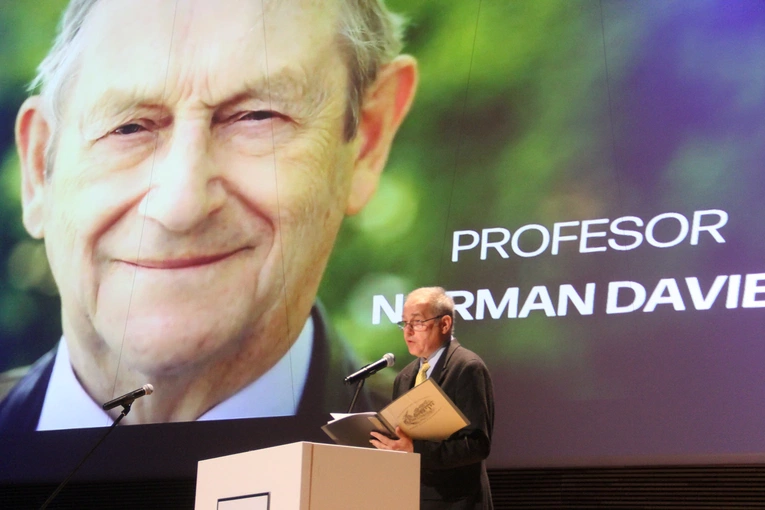 Lusławice. Konferencja "Od Opatkowic do Zakliczyna"