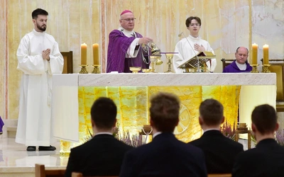 Bożą rzeczą jest modlić się za zmarłych