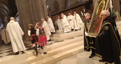 Ikona Jasnogórska wróciła do Notre Dame