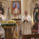 Brzezia Łąka. Dziękczynienie za dar świątyni, z Matką Bożą Różańcową