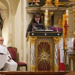 Brzezia Łąka. Dziękczynienie za dar świątyni, z Matką Bożą Różańcową