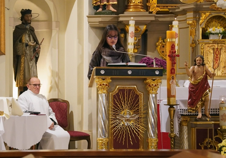 Brzezia Łąka. Dziękczynienie za dar świątyni, z Matką Bożą Różańcową