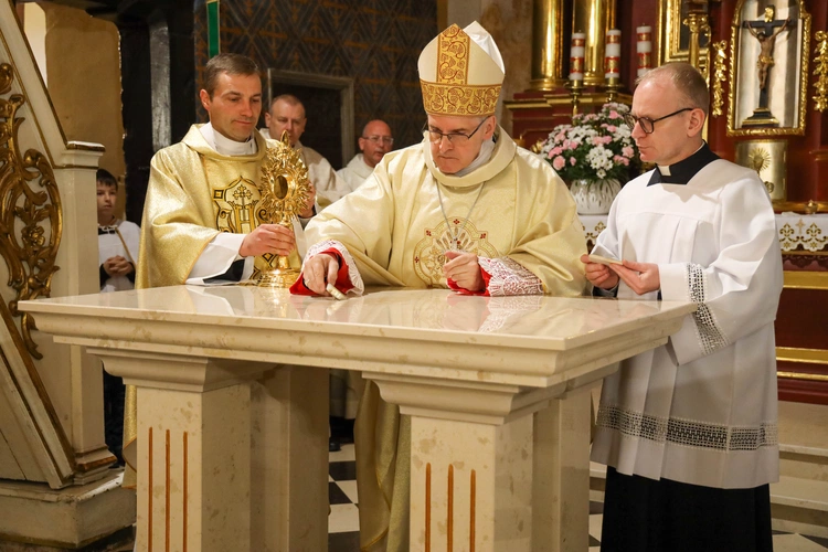 Nowy ołtarz w Wojciechowicach