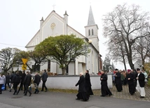 700 lat temu mieszkańcy Dobrzenia Wielkiego wybudowali kościół