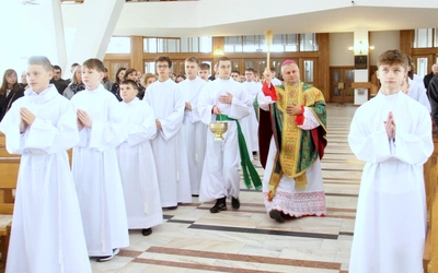 Biskup Leszek Leszkiewicz pobłogosławił nowych lektorów dekanatu Dębica-Wschód