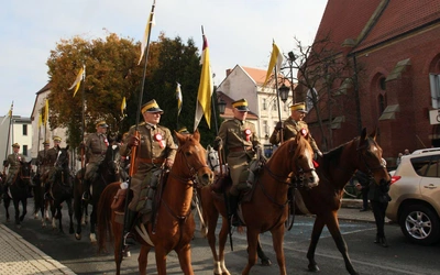 Inauguracja Tygodnia Patriotycznego w Kędzierzynie-Koźlu. Defilada i prezentacja Ułanów Śląskich