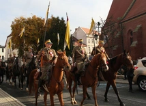 Inauguracja Tygodnia Patriotycznego w Kędzierzynie-Koźlu. Defilada i prezentacja Ułanów Śląskich