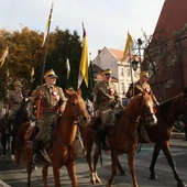 Inauguracja Tygodnia Patriotycznego w Kędzierzynie-Koźlu. Defilada i prezentacja Ułanów Śląskich