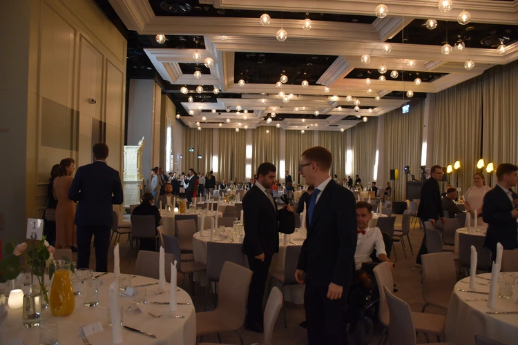 Podniebny bal dla katolickich singli