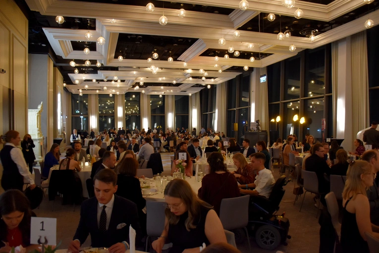 Podniebny bal dla katolickich singli