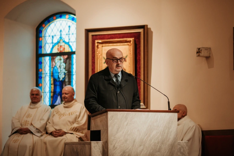 Wprowadzenie relikwii św. Jana Pawła II i poświęcenie odnowionego ołtarza 