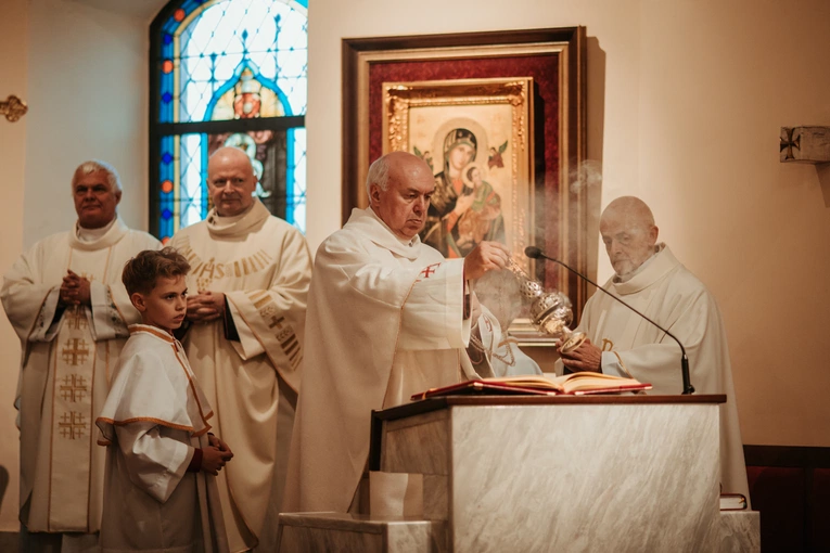 Wprowadzenie relikwii św. Jana Pawła II i poświęcenie odnowionego ołtarza 