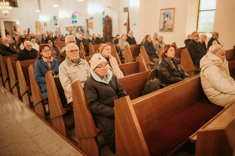 Wprowadzenie relikwii św. Jana Pawła II i poświęcenie odnowionego ołtarza 