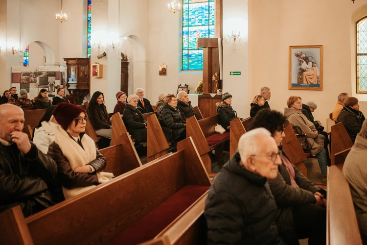 Wprowadzenie relikwii św. Jana Pawła II i poświęcenie odnowionego ołtarza 