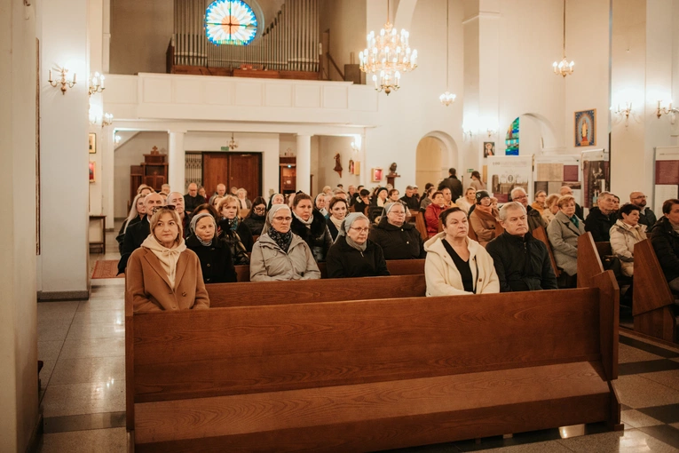 Wprowadzenie relikwii św. Jana Pawła II i poświęcenie odnowionego ołtarza 