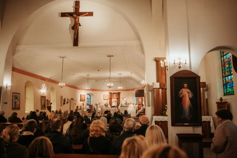 Wprowadzenie relikwii św. Jana Pawła II i poświęcenie odnowionego ołtarza 