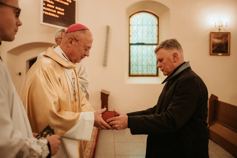 Wprowadzenie relikwii św. Jana Pawła II i poświęcenie odnowionego ołtarza 