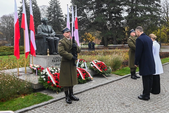 Prezydent składa wieńce przed pomnikami Ojców Niepodległości